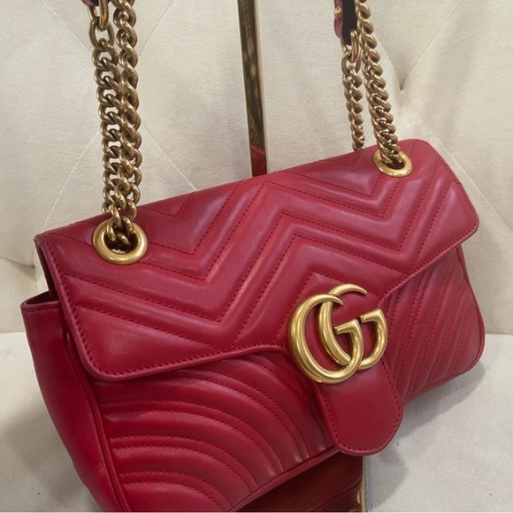 KEEPING- Gucci Red Chevron Quilted Shoulder Bag - Picture 4 of 10